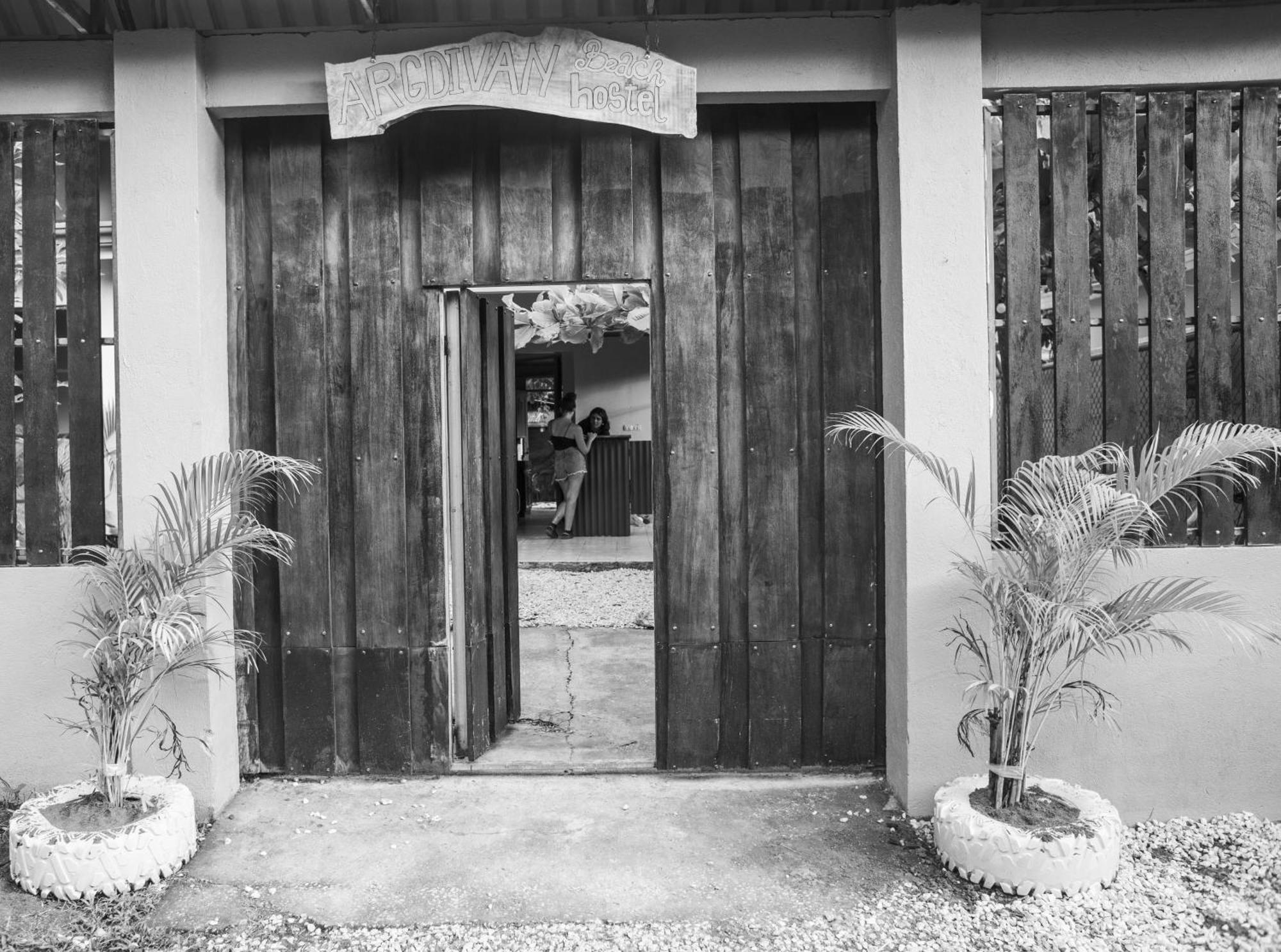 Argdivan Beach Hostel Sámara Exteriér fotografie